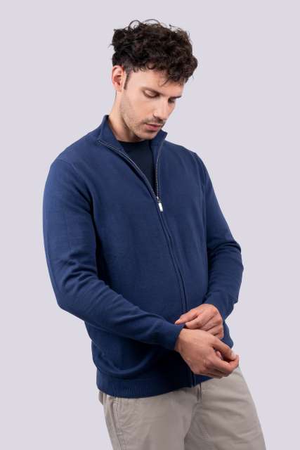 CARDIGAN BUMBAC FIN CU FERMOAR BARBATI LE970
