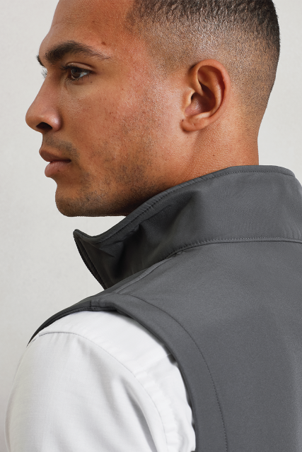 MEN’S WINDCHECKER® PRINTABLE & RECYCLED SOFTSHELL GILET